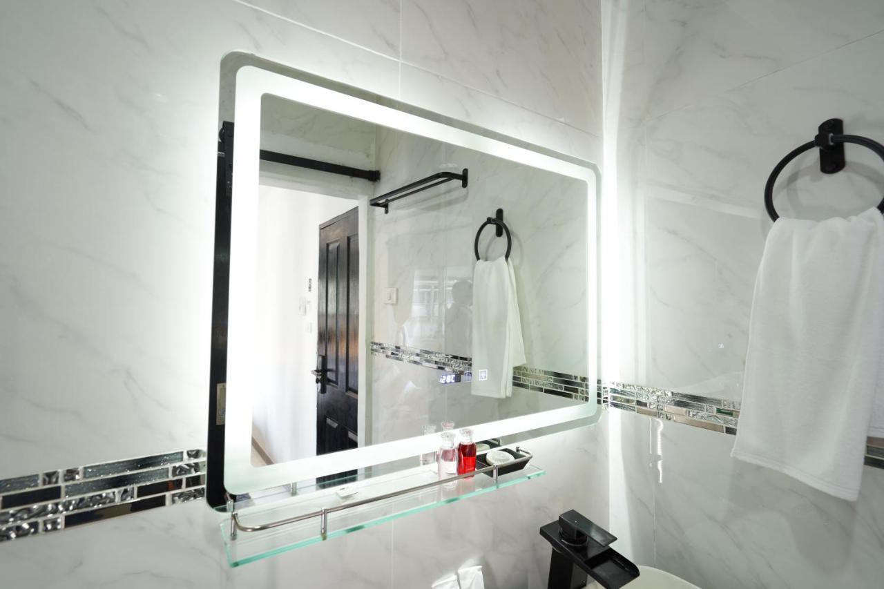 Thonglor Suites Hotel Bangkok Kültér fotó